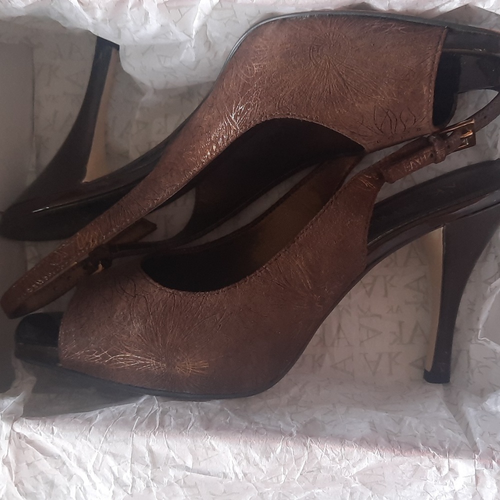 ANNE KLIEN heals